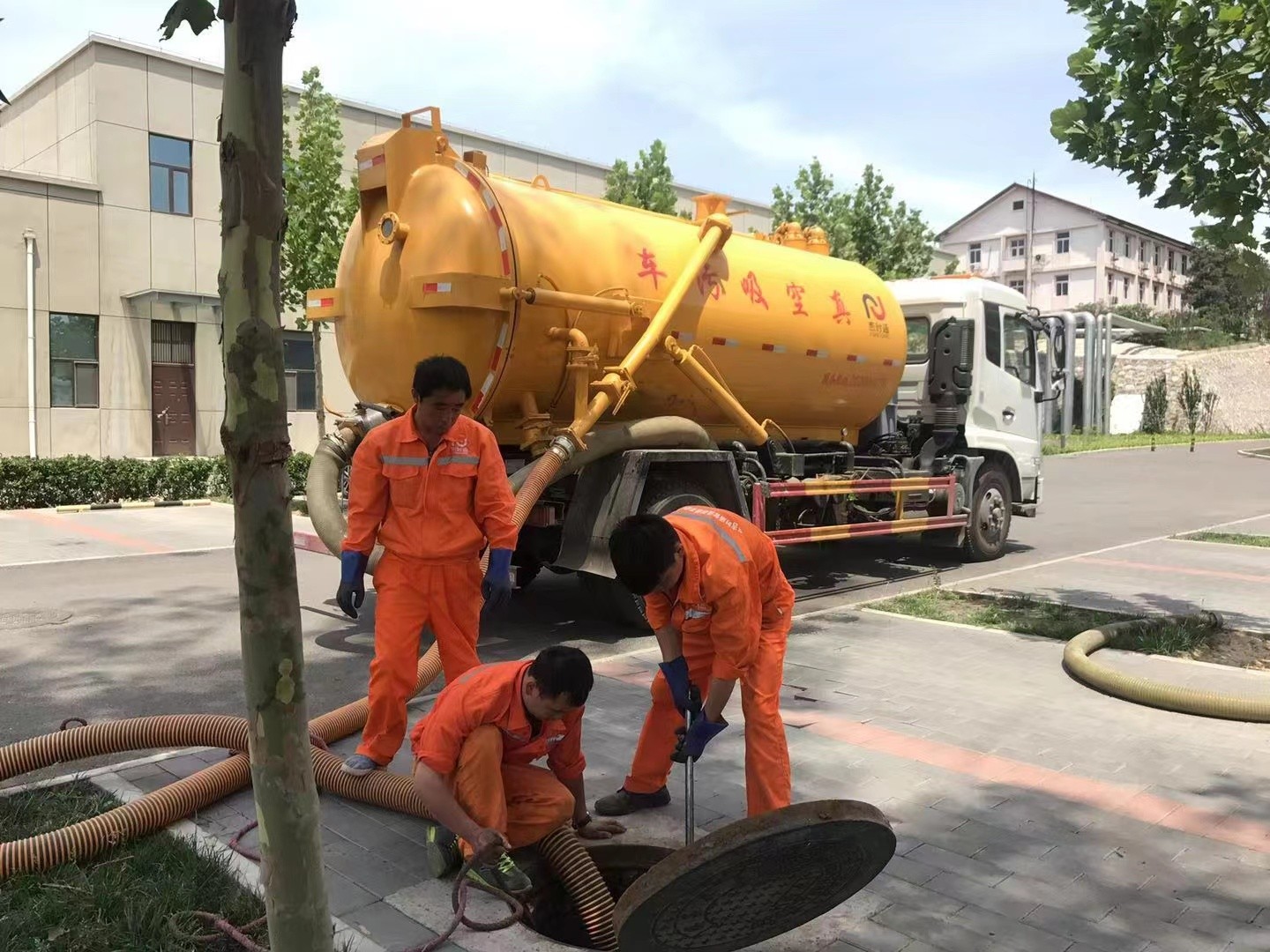 玉泉化粪池清理与5-8吨吸粪车施工效率分析